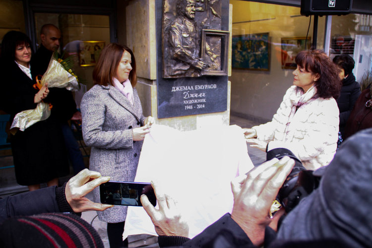 Откриха барелеф на Джими, паметта му почете  председателят на Народното събрание