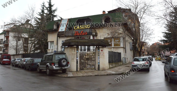 Ремонтират и продават, тънещата в мръсотия къща на Смочевски