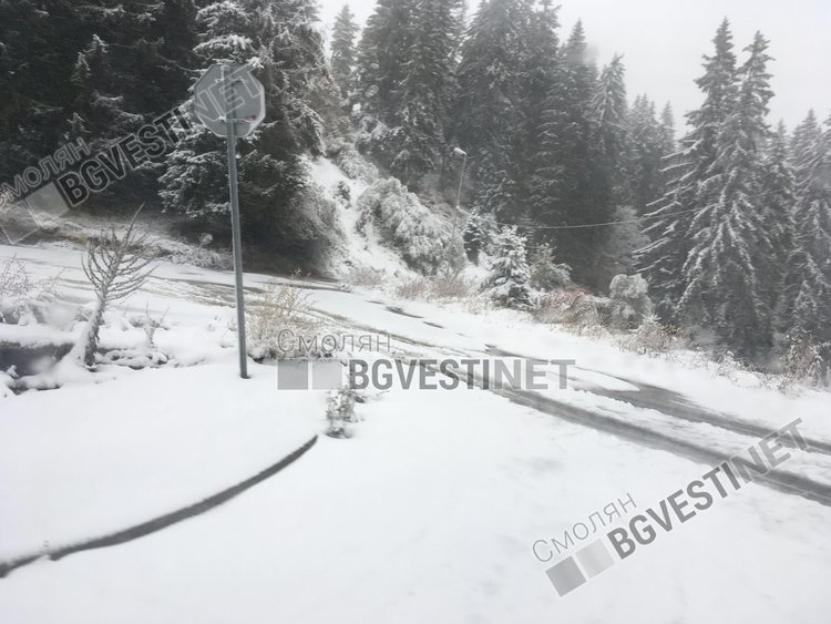 Облаци и сняг в петък, северен вятър удвоява студа