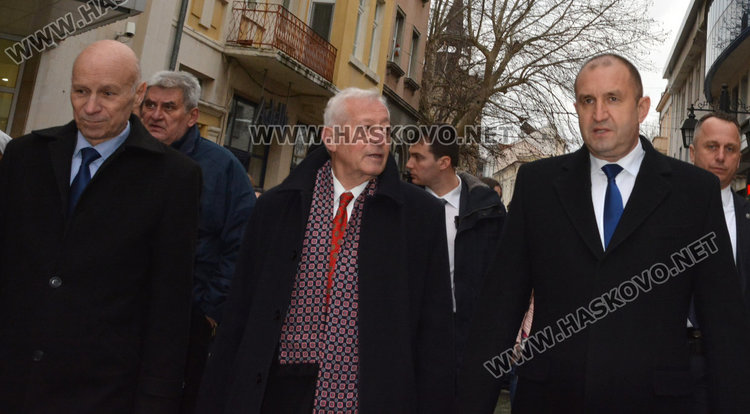 Радев призова гражданите и бизнеса да поставят ребром въпроса за скъпия ток пред правителството