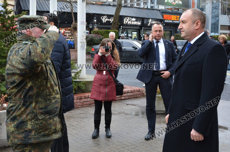 Радев призова гражданите и бизнеса да поставят ребром въпроса за скъпия ток пред правителството
