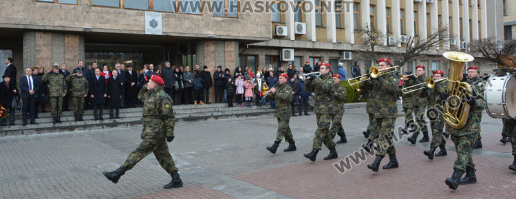 Радев призова гражданите и бизнеса да поставят ребром въпроса за скъпия ток пред правителството