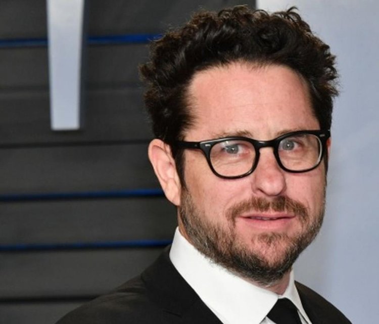 Джей Джей Ейбрамс оповести края на снимките за „Междузвездни войни: Епизод IX“