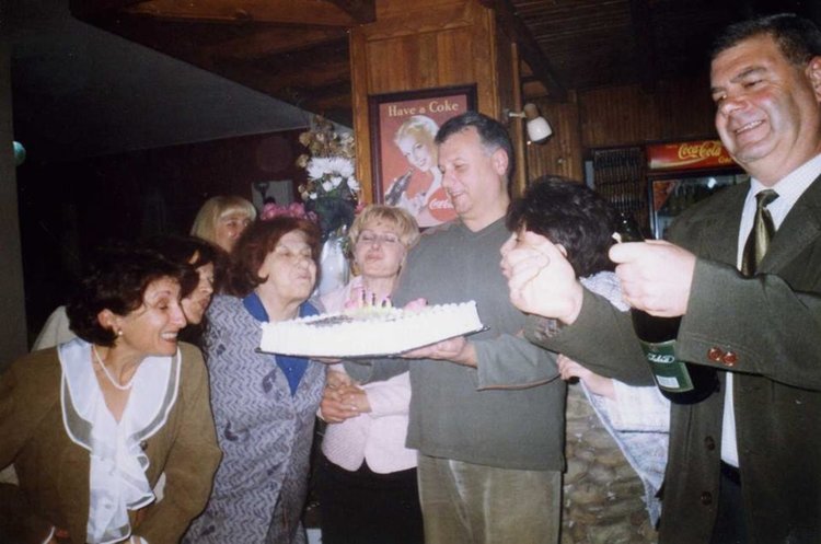 Торта за рождения ден 110г. библиотека и 45г. Детски отдел 2004г.