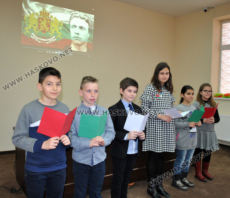 Урок по родолюбие във "Васил Левски" за патрона, гостуваха над 170 деца