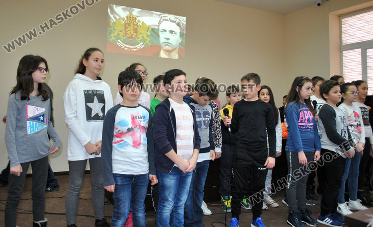 Урок по родолюбие във "Васил Левски" за патрона, гостуваха над 170 деца