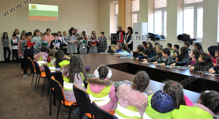 Урок по родолюбие във "Васил Левски" за патрона, гостуваха над 170 деца