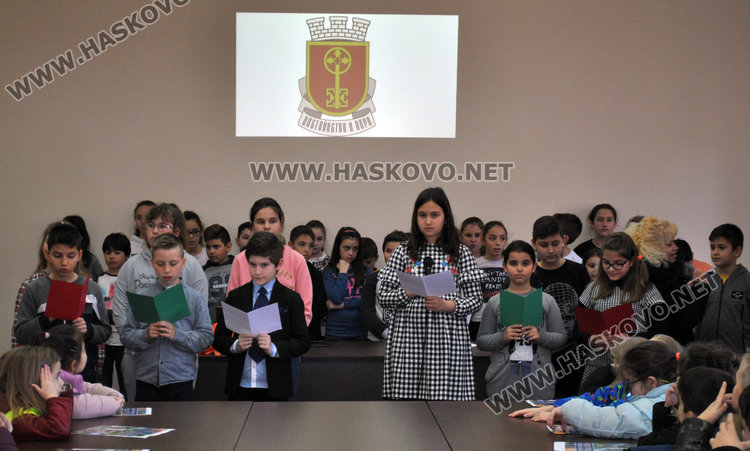 Урок по родолюбие във "Васил Левски" за патрона, гостуваха над 170 деца