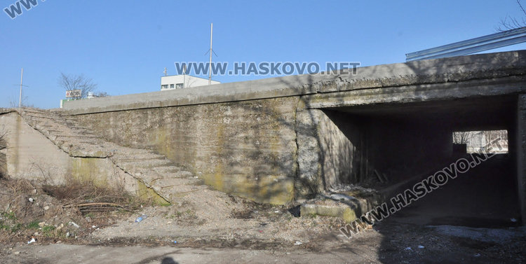 Ограничиха с мантинела спирка и достъпа към подлеза до Бирената