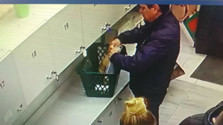 Полицията издирва мъж, взел портмоне, забравено в магазин