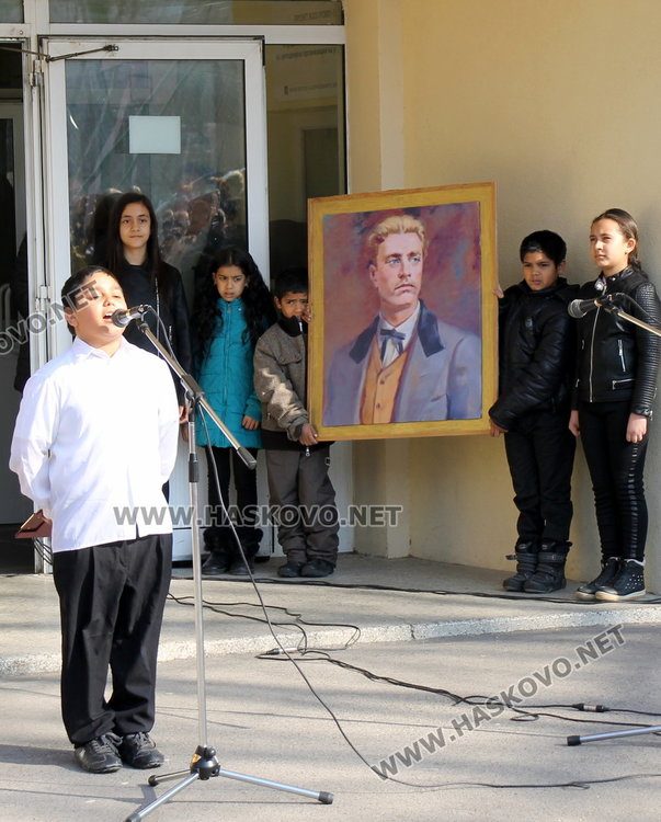 ОУ "Васил Левски" почетоха патронния си празник