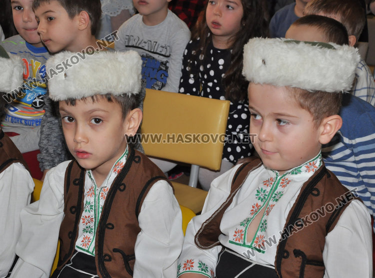 Деца скачаха като лъвчета за 146 г. от гибелта на Апостола