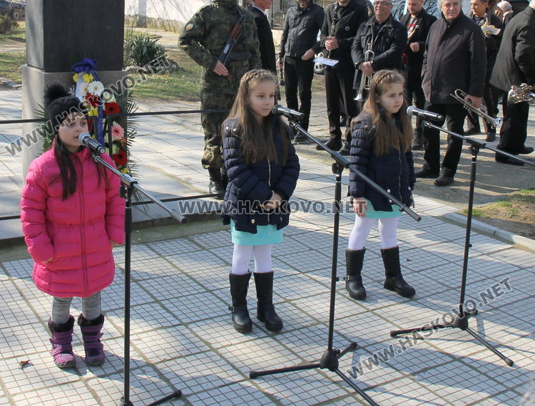 Димитровградчани коленичиха пред подвига на Васил Левски