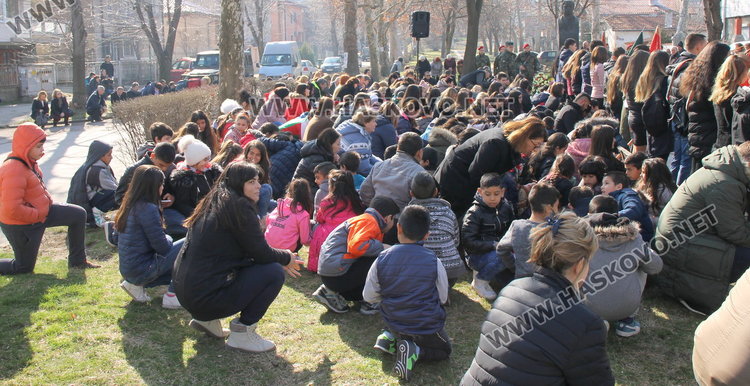 Димитровградчани коленичиха пред подвига на Васил Левски