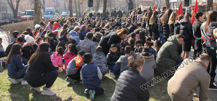 Димитровградчани коленичиха пред подвига на Васил Левски