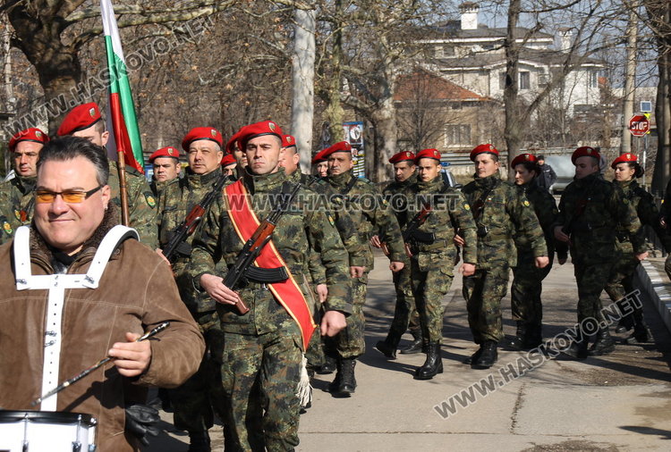 Димитровградчани коленичиха пред подвига на Васил Левски