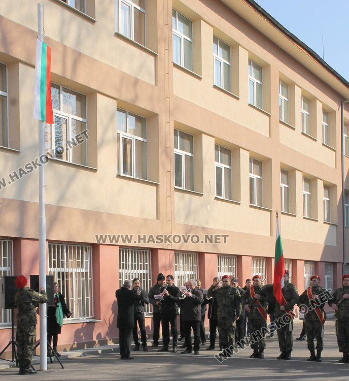 ОУ "Васил Левски" почетоха патронния си празник