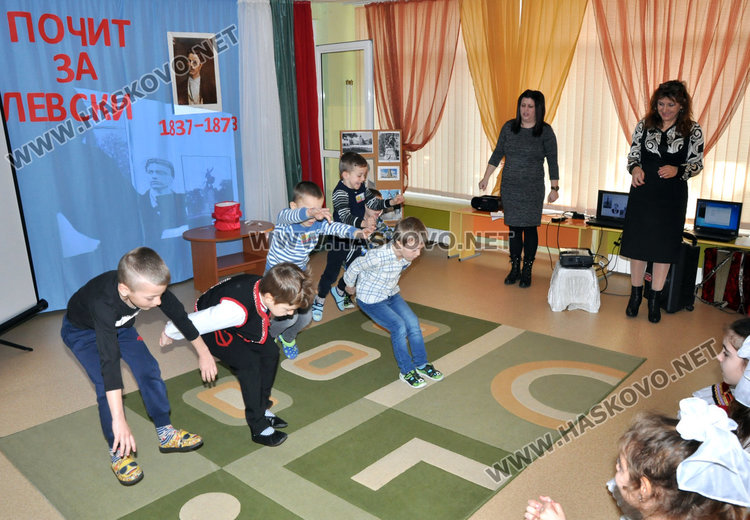 Деца скачаха като лъвчета за 146 г. от гибелта на Апостола