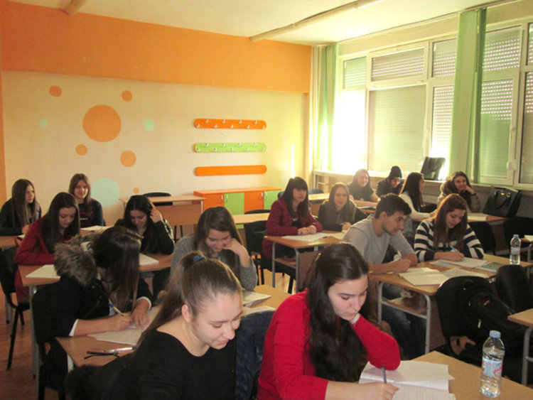 Ученици учат за строителен техник и помощник-възпитател в Кърджали