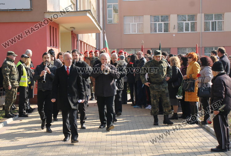 ОУ "Васил Левски" почетоха патронния си празник