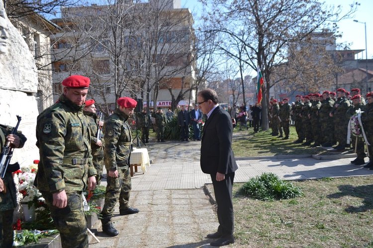 Поклон пред паметта и святото дело на Апостола