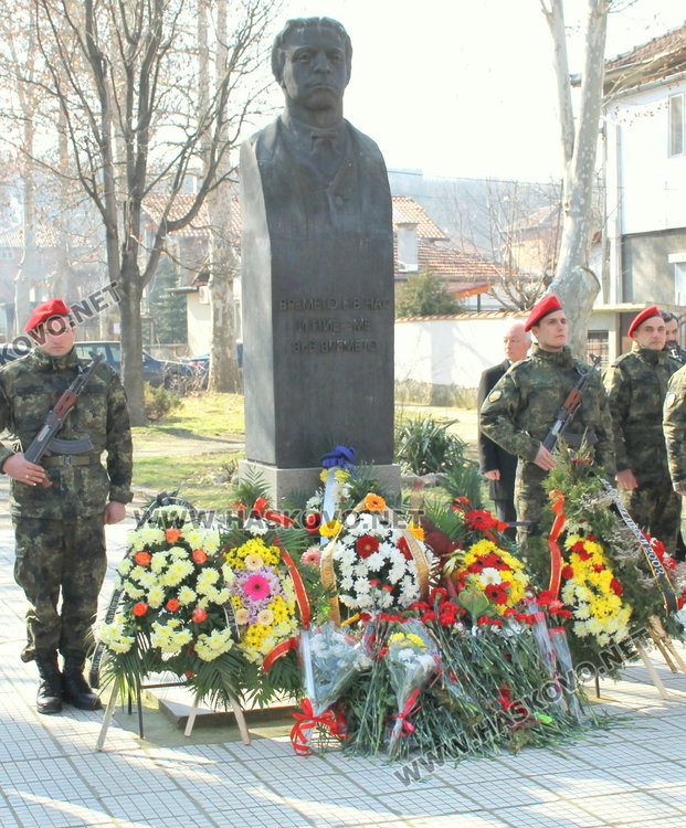 Димитровградчани коленичиха пред подвига на Васил Левски