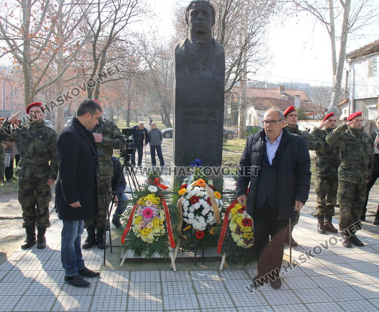 Димитровградчани коленичиха пред подвига на Васил Левски