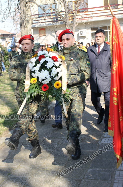 Димитровградчани коленичиха пред подвига на Васил Левски