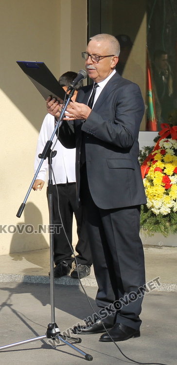 ОУ "Васил Левски" почетоха патронния си празник