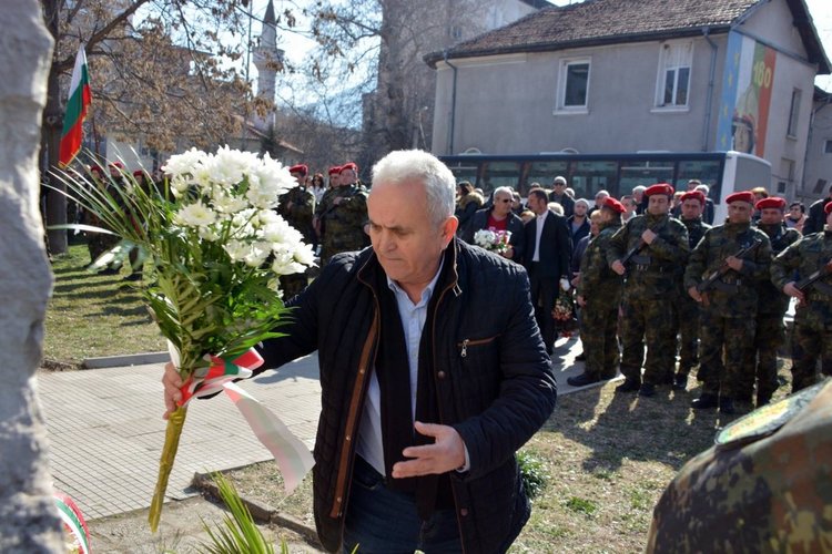 Поклон пред паметта и святото дело на Апостола