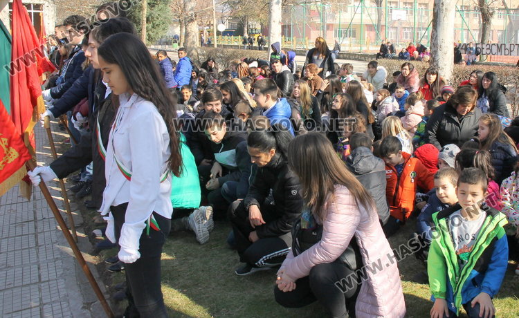 Димитровградчани коленичиха пред подвига на Васил Левски