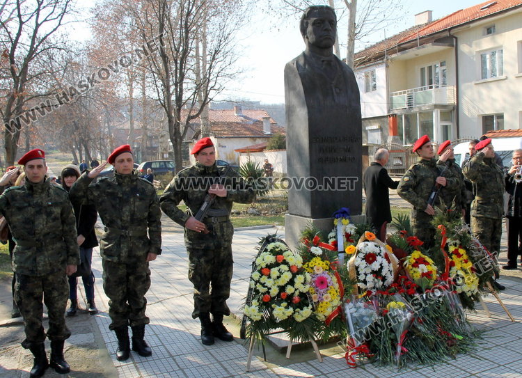 Димитровградчани коленичиха пред подвига на Васил Левски