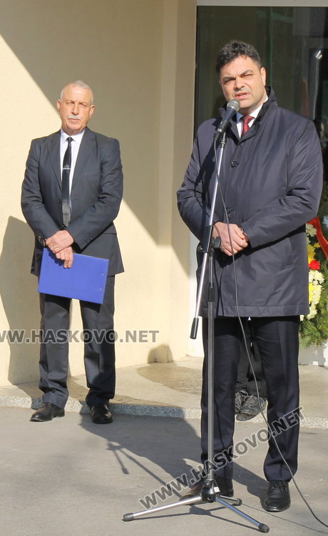 ОУ "Васил Левски" почетоха патронния си празник