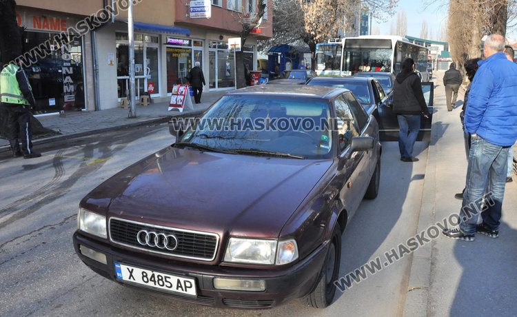 Ауди, Мерцедес и БМВ в тройна катастрофа в Хасково