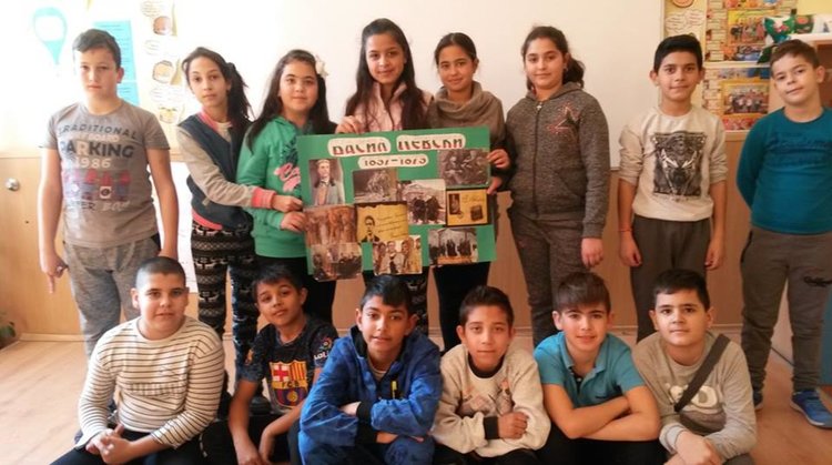 Първомайските ученици почетоха Апостола