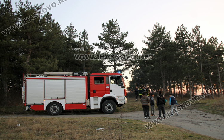 Пожар между димитровградските квартали „Марийно“ и „Изток“ овладян на метри от училище и къщи