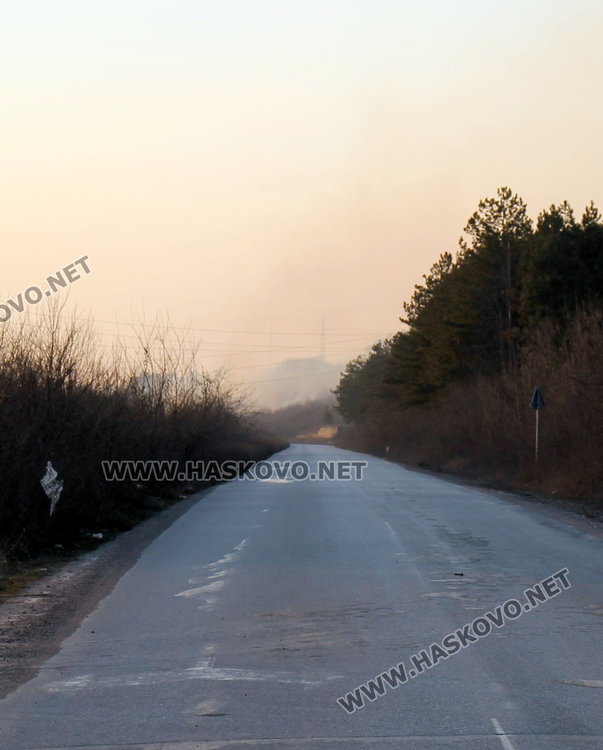 Пожар между димитровградските квартали „Марийно“ и „Изток“ овладян на метри от училище и къщи