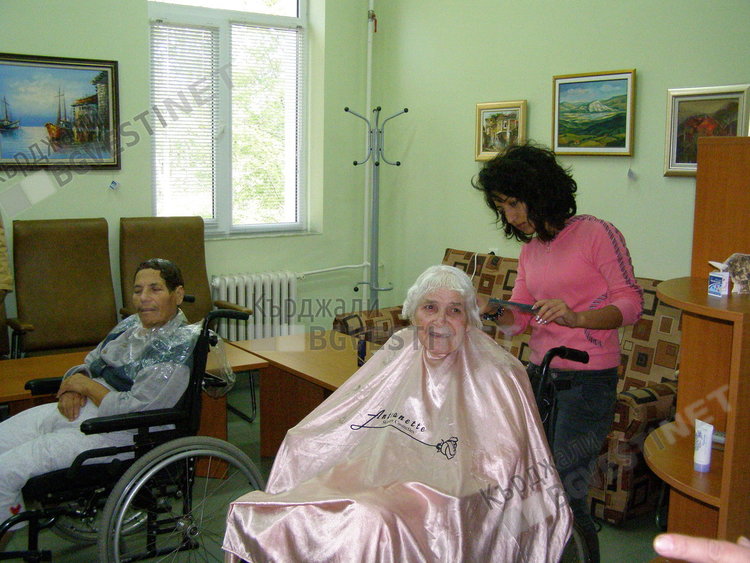 Изчезват хосписите, от държавните цялостно обособен хоспис все още има само в болницата в Кърджали