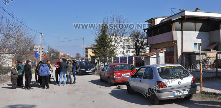 В Хисаря излязоха на протест заради липса на вода, канализация и асфалт