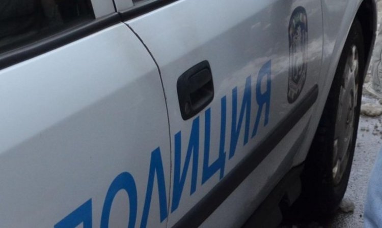 Автобус пропадна в канавка край Марково