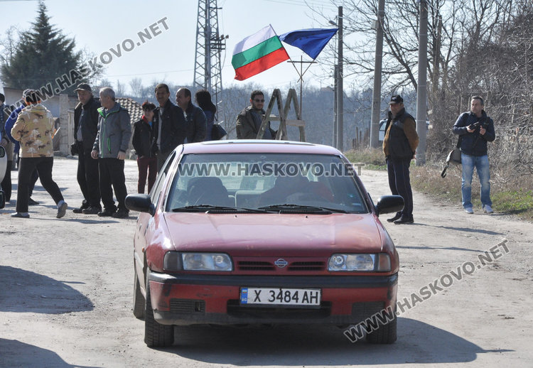 В Хисаря излязоха на протест заради липса на вода, канализация и асфалт