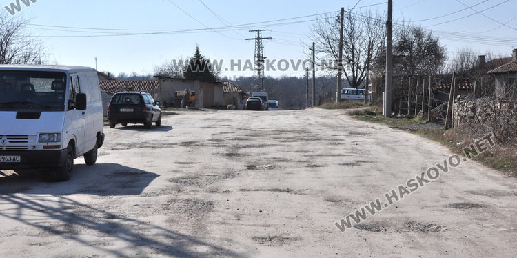 В Хисаря излязоха на протест заради липса на вода, канализация и асфалт