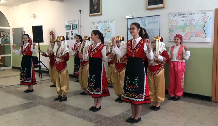 С празничен концерт, стихове и сценки в Кирково отбелязаха 21 февруари - Международен ден на майчиния език