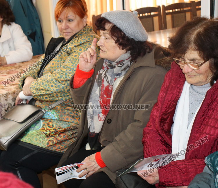 Как да се предпазят възрастните хора от ало-измамници, информира местното полицейско РУ