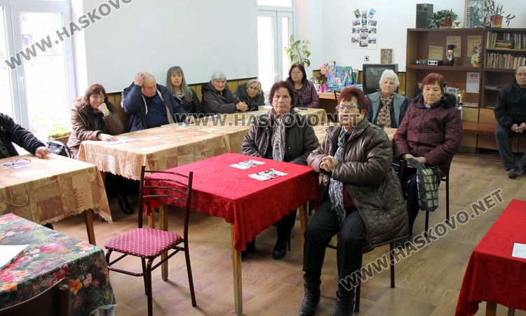 Как да се предпазят възрастните хора от ало-измамници, информира местното полицейско РУ