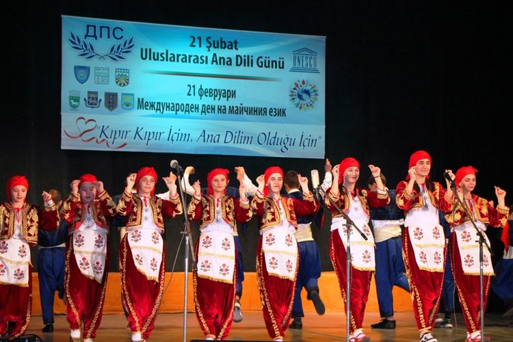 Хасан Азис:Чрез майчиния си език подържаме нашите традиции