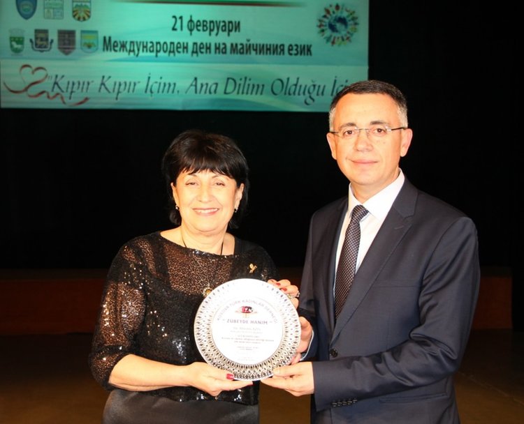 Хасан Азис:Чрез майчиния си език подържаме нашите традиции