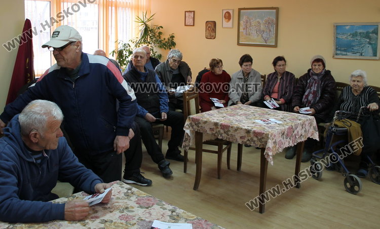 Как да се предпазят възрастните хора от ало-измамници, информира местното полицейско РУ