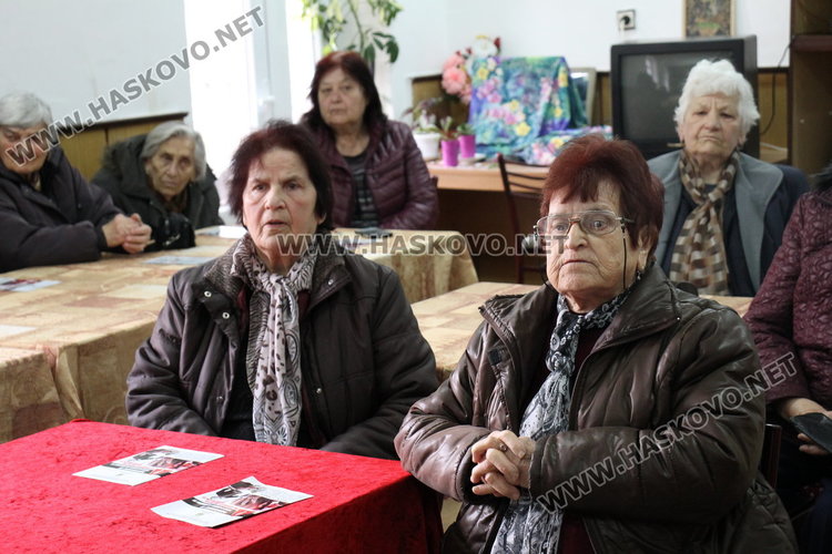 Как да се предпазят възрастните хора от ало-измамници, информира местното полицейско РУ