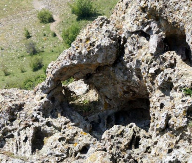 Природният феномен Гарванови скали (Кузгун кая)